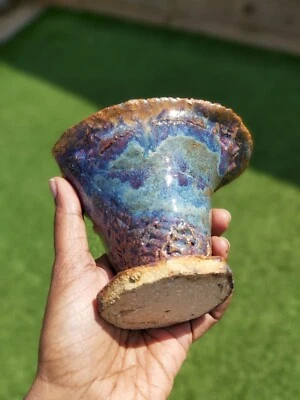 Jarrón de cerámica acampanado hoja de rutilo azul hecho a mano Foto 1 de 2