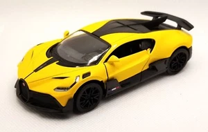 Kinsmart - 1:36 Scale Model Bugatti Divo Yellow (BBKT5442DY) - Picture 1 of 1