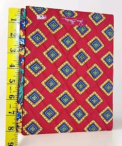 Vera Bradley Villa rot geometrisch gesteppt Leinwand Bi-Fold 4x6 Bild Fotorahmen - Bild 1 von 6