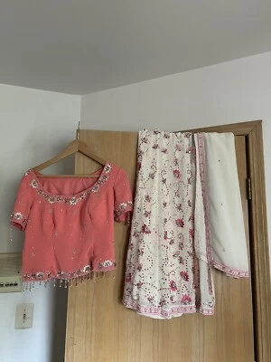 Juego Kalakruti Heavy Lehnga Nuevo Color Rosa y Blanco Melocotón Foto 1 de 4