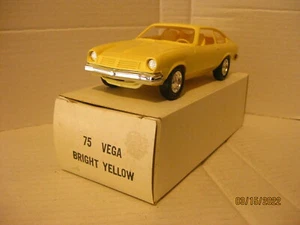 1975 CHEVROLET VEGA 1/25 scale - PROMO BY MPC, BRIGHT YELLOW , IN ORIGINAL BOX - Picture 1 of 11