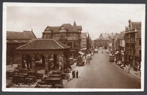 Postcard Pontefract Yorkshire motor cars in The Market Place RP - Foto 1 di 2