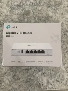 TP-Link Festa FR205 Gigabit VPN Router - Picture 1 of 4