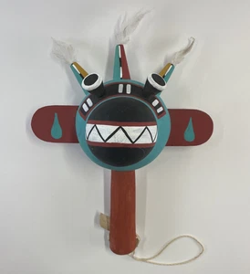 Sonajero de calabaza Kachina Hopi Payik'ala "Tres cuernos" con plumas ~ 10" - Imagen 1 de 10