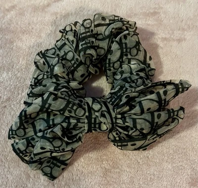 Dior Tan and Black Logo Scrunchie Hair Accessory GWP Pearl Elastic Band NWOT - Image 1 of 4