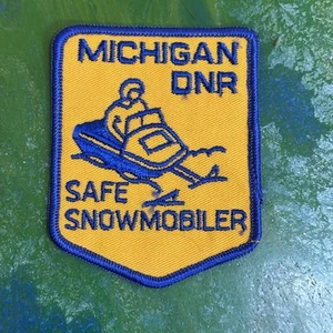 Parche de moto de nieve seguro Michigan DNR de colección Trail Riding Racing invierno Polaris - Imagen 1 de 3