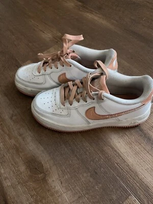 Nike Air Force 1 Low Big Kids Talla 3.5 Rosa y Blanco Foto 1 de 4