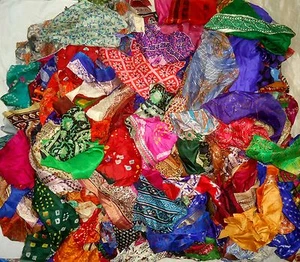 LOT ART SILK Antique Vintage Sari Fabric 1 KG(1000 GMS) CRAFT SCRAPBOOK QUILT - Picture 1 of 1