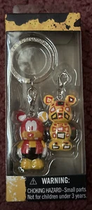 NEU DISNEY VINYLMATION JR PAAR 2 ALBERNE SCHLÜSSELANHÄNGER Reißverschluss plus Baumeln - Bild 1 von 5