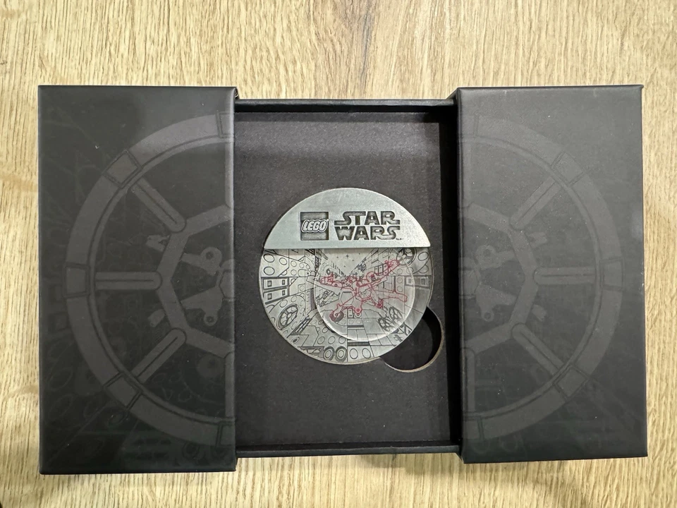 LEGO Star Wars 5008818 X-Wing in Trench Coin May 4th Exclusive - Image 1 of 1