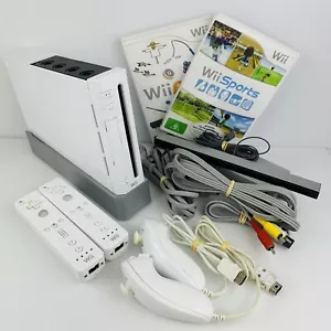 Nintendo Wii Console Bundle 2 Controller 2 Nunchuk RVL-001 PAL Wii Sports/Play - Picture 1 of 7