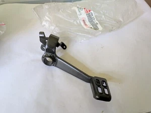 Genuine Yamaha Rear Brake Pedal Lever 2RH-27211-00 TZR125 87-89 - Picture 1 of 3