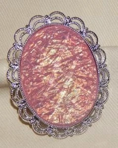 Lovely Sparkling Peachy Pink Speckled Scalloped Silvertone Oval Brooch Pin +++ - Picture 1 of 1