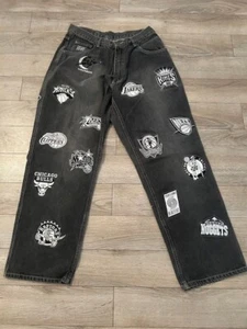 Vintage UNK NBA Team Patch Logo Jeans Mens Size 32 Baggy Embroidered Denim - Picture 1 of 4