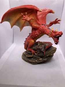 Red Dragon Guarding Schatztruhe - Bild 1 von 11