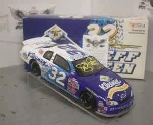 1999 Jeff Green Kleenex 75 Years 1/24 Action NASCAR Diecast Autographed - Picture 1 of 2