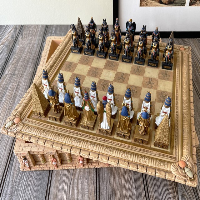 Gifts & Decors Pharaoh Egyptian Army VS Caesar Roman Empire Centurions  Resin Chess Pieces with Glass Board Set