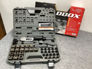 MADDOX TOOLS MT8561 56-tlg Universal Hydraulisches Bremsen-Bördelgerät Neu - Bild 1 von 9