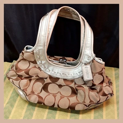 Bolso de Hombro COACH Ergo Plisado Cartera Bloqueo de Beso #12232 Raro PLATEADO Ribete Foto 1 de 4