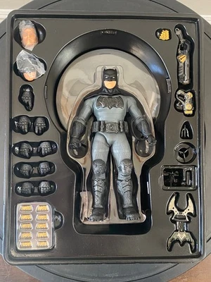 Фигурка Mezco ONE:12 Collective: DC Comics Batman Supreme Knight ПОЛНАЯ - Изображение 1 из 4