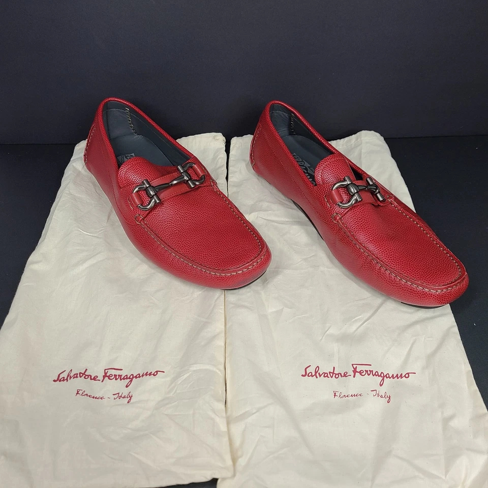 Driver masculino Salvatore Ferragamo com mocassins Gancini couro pebbled vermelho EUA 8,5 - Imagem 1 de 4