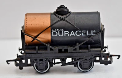 Hornby OO Gauge R.140 Duracell Tank Wagon Good Un-Boxed Condition. - Image 1 of 2