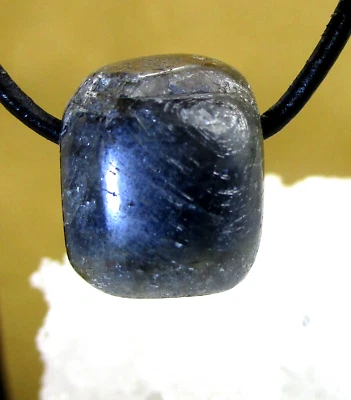 SAPHIR    Trommelstein   gebohrt    EDELSTEIN    ANHÄNGER     Nr.92 - Bild 1 von 2