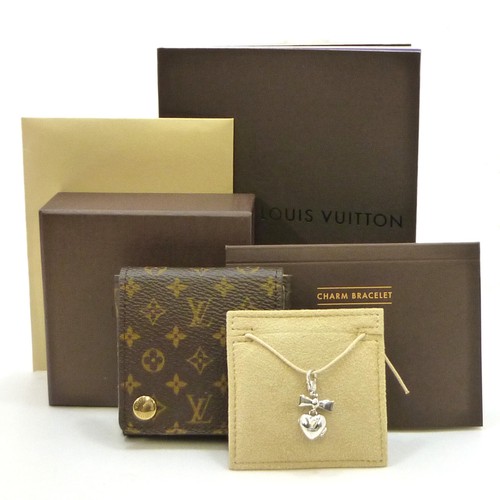 LOUIS VUITTON（LV） Charm originale LOUIS VUITTON medaglione monogramma cuore oro bianco 18 carati Q93081 #K412093