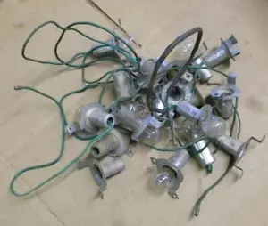 CONJUNTOS DE SOPORTE DE BOMBILLA DE SEÑAL DE GIRO LUCAS USADOS - Imagen 1 de 1