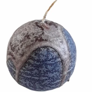 Handgetauchte Kerze 2,5" Israel Kugel Kugel Ton in Ton blau lila unparfümiert - Bild 1 von 3