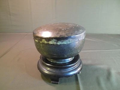 Fino cuenco de bronce de la dinastía Koryo coreana con tapa Foto 1 de 4