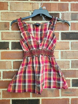 Blusa IZ Byer California para mujer pequeña a cuadros sin mangas volantes elásticos pequeña Foto 1 de 4