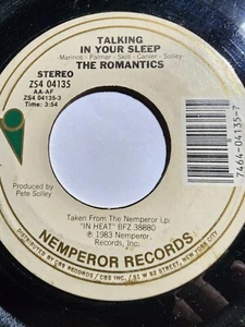 THE ROMANTICS - Talking In Your Sleep / I'm Hip - 45 RPM 7" 1983 GOOD+ F331 - Picture 1 of 2