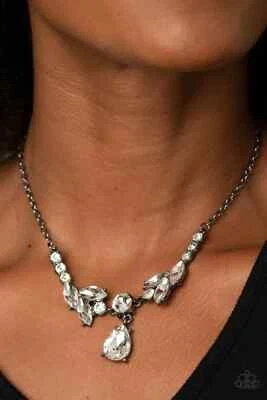 Paparazzi UNRIVALED SPARKLE black necklace - Image 1 of 2