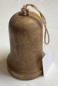 CAMPANELLO HALL HOBBY LEGNO DA APPENDERE FATTORIA VIRALE JINGLE BELLS 6 POLLICI NUOVO CON ETICHETTE - Foto 1 di 3