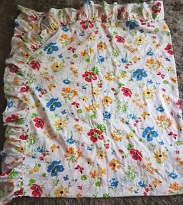 Hermosa colcha/cubierta de cama vintage Sears flores coloridas con volantes 112x96 - Imagen 1 de 7