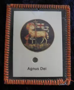 OLD VINTAGE RELIC RELIQUARY PAPER PLASTIC FRAME Agnus Dei / Lamb of God (Z1) - Picture 1 of 3