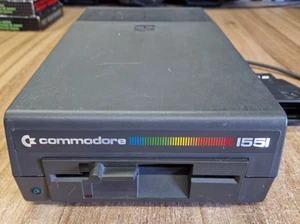 Commodore 1551 Diskettenlaufwerk getestet mit Kabeln - Bild 1 von 14