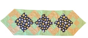 Retro Table Runner Daisy Quilted Patchwork 40 "x 12" Green Yellow Hand Made Boho - Picture 1 of 13