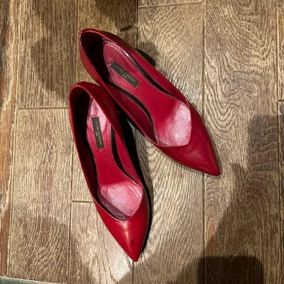 Zapatos de salón Louis Vuitton punta esmaltada rojo diseño único tacón 36,5 US6,5 23,5 cm Foto 1 de 4