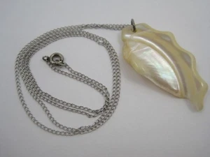 Unique MOP Shell Leaf Pendant & 925 Sterling Necklace Chain 20" - Picture 1 of 1