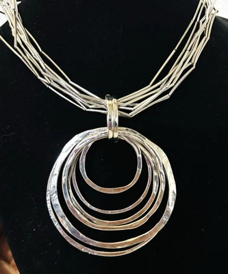 Colgante Chico's Tono Plata Lazo 9 - Collar Distintivo Plata Líquida 18" Foto 1 de 4