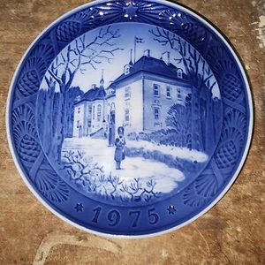 Piatto Natalizio ROYAL COPENHAGEN 1975 Palazzo di Marselisborg da Collezione Blu - Foto 1 di 2