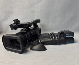Sony PMW-200 XDCAM 422 SxS HD | Dual Battery Charger | x2 U60 Batteries Included - Picture 1 of 3