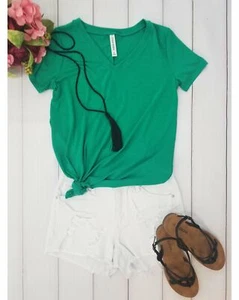 Camiseta Top Keeping It Cómodo Calce Relajado Mangas Cortas Cuello en V en Verde Kelly - Imagen 1 de 2