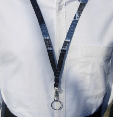 Cordón Jean Azul, Diseño Denim Patchwork, Western, Porta Insignia Identificación, Llavero Foto 1 de 4