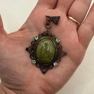 Vintage Stil grüner Kunststein filigran viktorianisch Anhänger Halskette Schmuck Goth - Bild 1 von 5