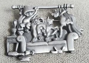 A.J.C Jewelry Silver Pewter Cats Playing On Couch Pin FREE SHIP - Picture 1 of 3