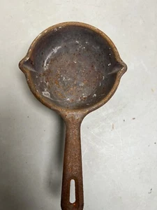 Lodge Cast Iron Double Spout 2 Cup Ladle Melting Lead Skillet / Pan - Picture 1 of 6