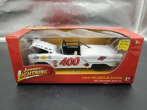 1/24 Johnny Lightning 1957 Oldsmobile Air Lift White Stock Car Highly detailed - Picture 1 of 13